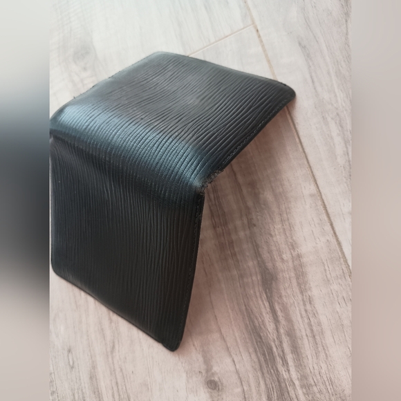 Louis Vuitton Black Epi  Bifold Wallet Men’s - Picture 4 of 10